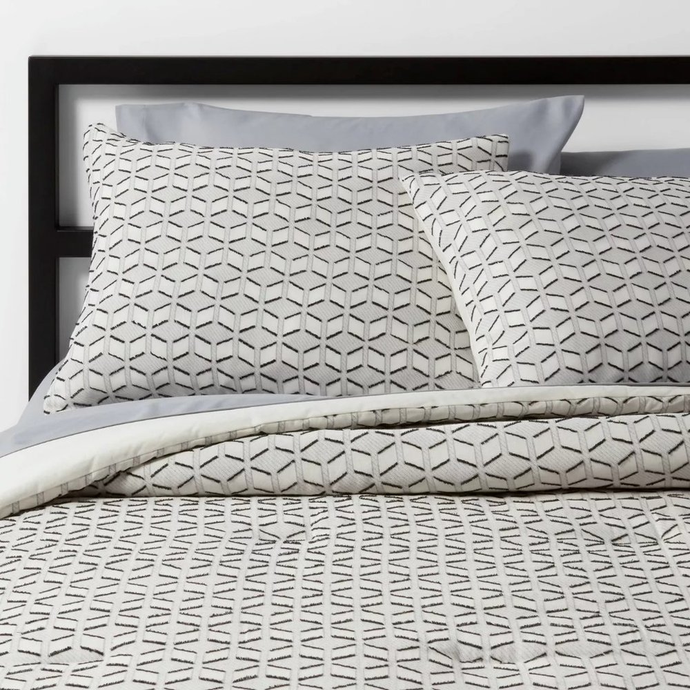 NWt Cream Clipped Geometric Comforter Set Nate Ber